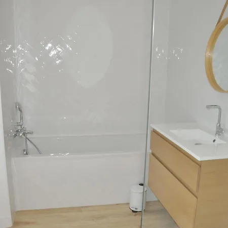 285 - De La Rue Du Chateau *