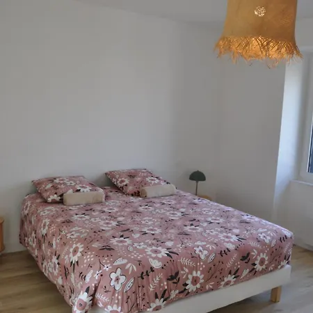 285 - De La Rue Du Chateau