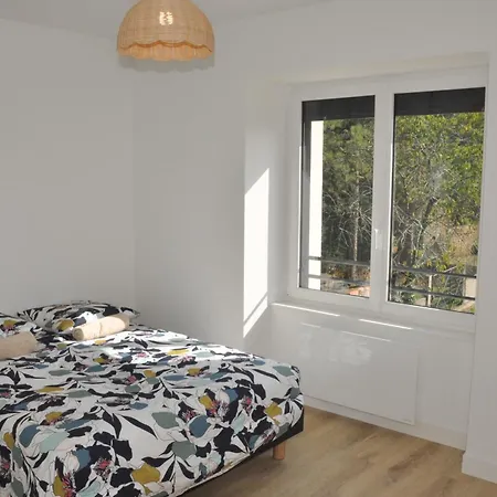 285 - De La Rue Du Chateau *