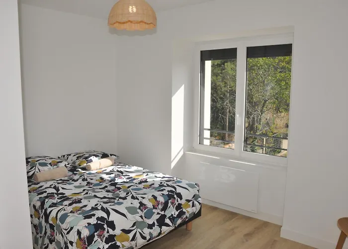 285 - De La Rue Du Chateau *