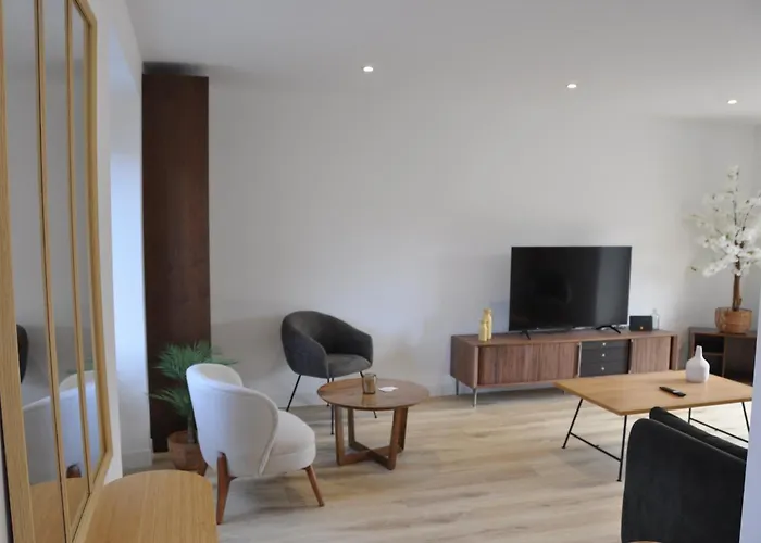 285 - De La Rue Du Chateau